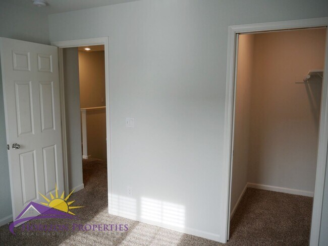 Building Photo - Modern Two-Story 4 Bed 2.5 Bath 1,807 sqft...