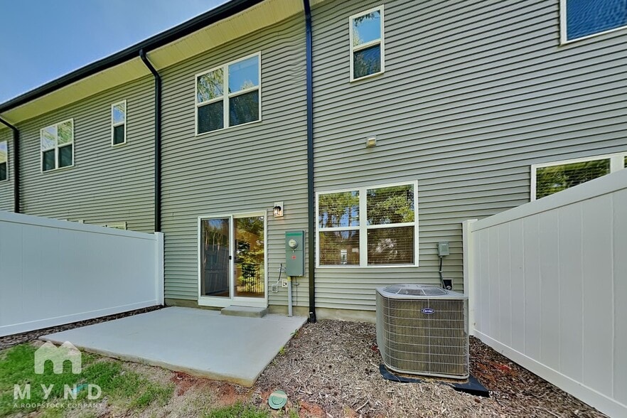 Building Photo - 6005 Longar Ln