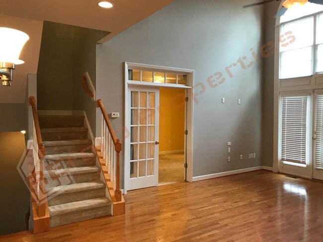 Building Photo - Wonderful 3BD 4 BA 1 Car-Garage End Unit T...
