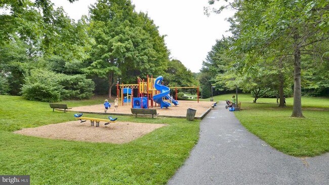 Building Photo - 5705 Chapman Mill Dr