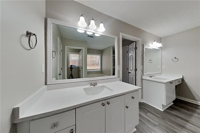 Building Photo - 5415 Windcrest Ln