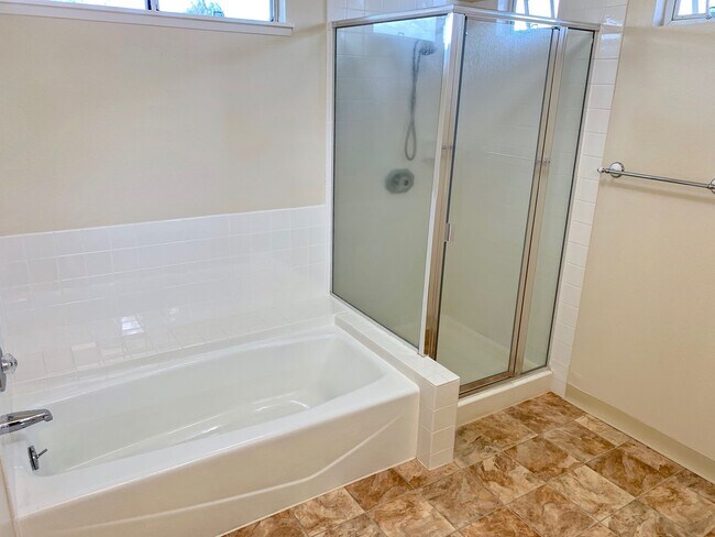 Building Photo - Beautiful SFH 4 bedroom, 2.5 bath, garage with large yard