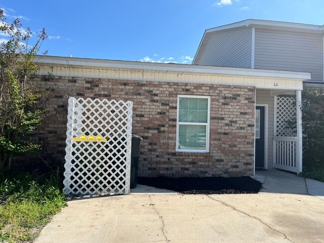 Primary Photo - AVAILABLE NOW!! 2 Bed / 2 Bath Townhome in the Heart of FWB