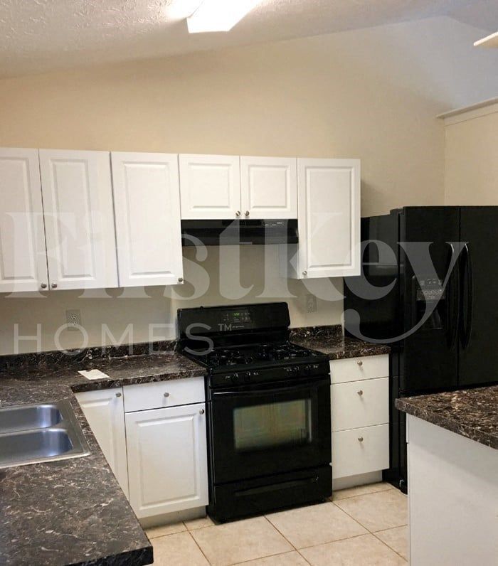 Building Photo - 3090 Meadowview Ln