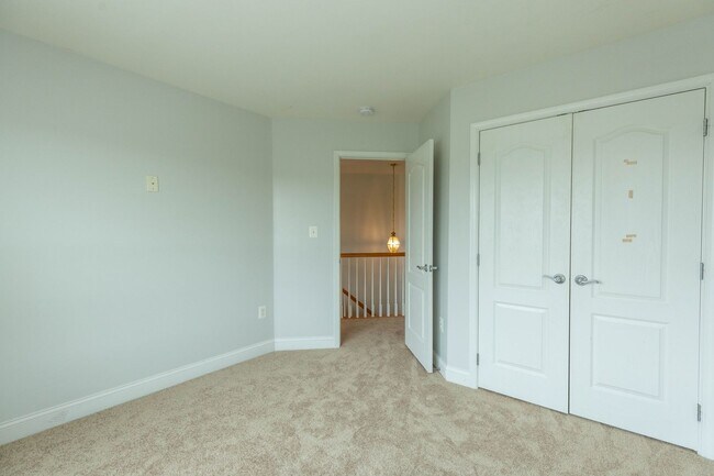 Building Photo - 5 Bed, 3.5 Bath, Single Family Home in Martinsburg, WV