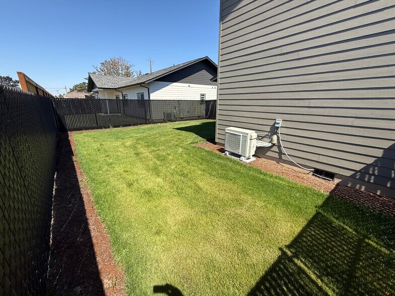 Building Photo - 410 Wagon Wheel Dr