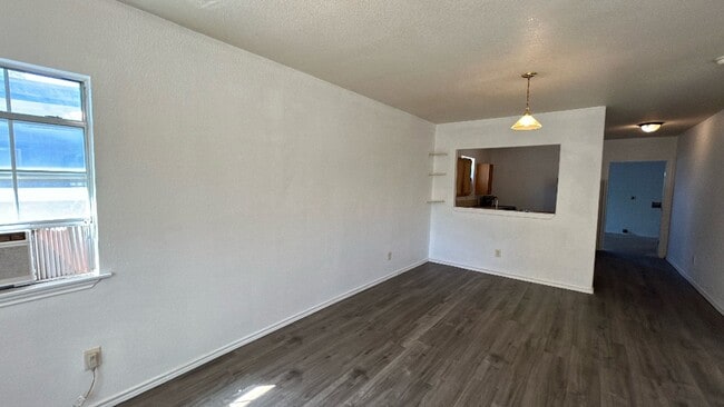 Building Photo - COMING SOON! Cute 3 Bedroom, 1 Bath Close to Downtown San Antonio.
