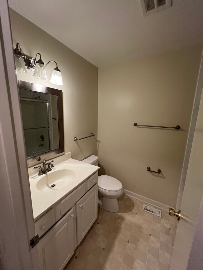 Building Photo - 4905 Heritage Dr