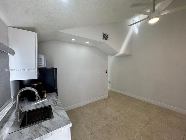 Building Photo - 10710 SW 141st Ave