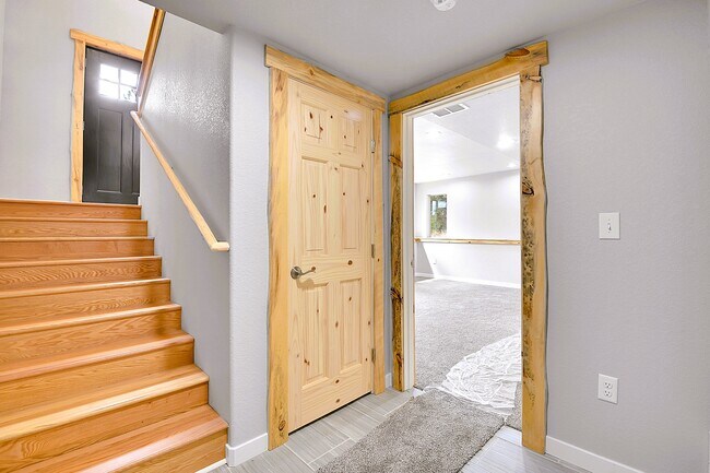 Building Photo - 132 Pauls Ln