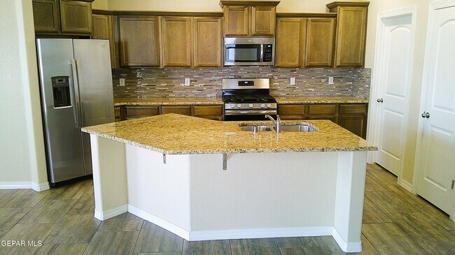 Building Photo - 4620 Marisabel Azcarate St