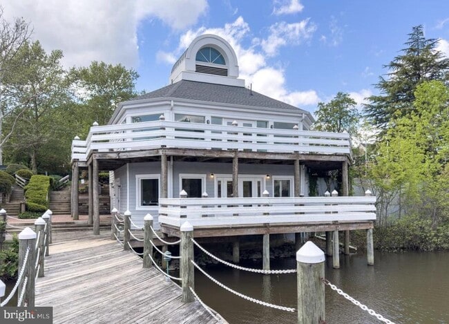 Building Photo - 7598 Lakeside Village Dr
