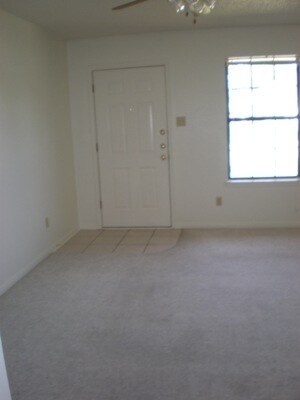 Building Photo - 906 Crymes A