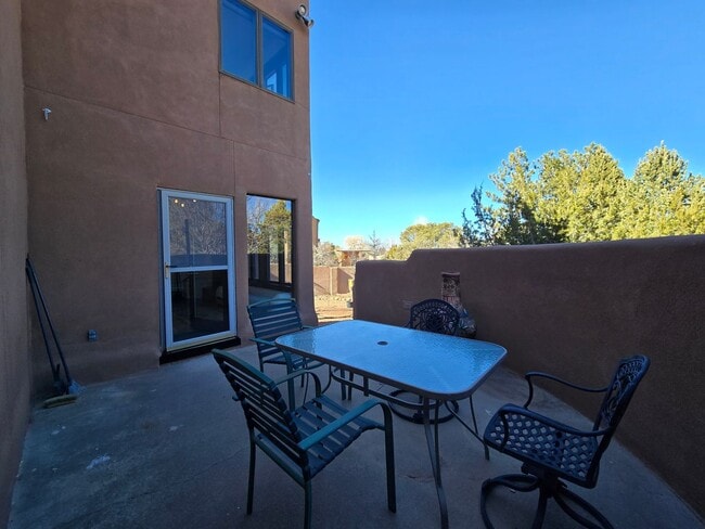 Building Photo - 2835 Don Quixote