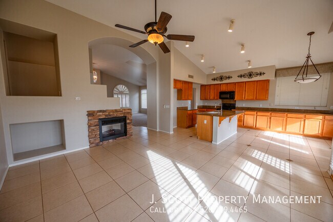 Building Photo - 7417 W Candelaria Dr