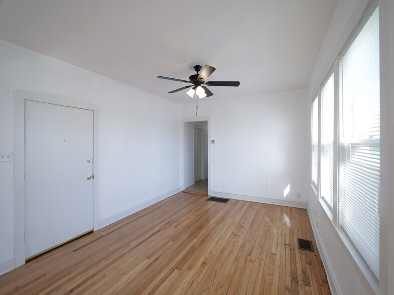 Building Photo - 5004 W Armitage Ave