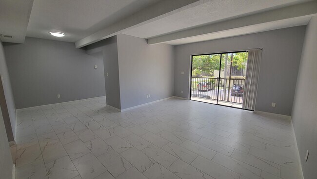 Building Photo - 1045 S Flagler Ave