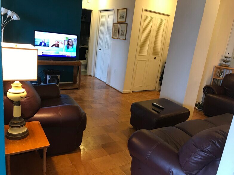 Building Photo - 10500 Rockville Pike