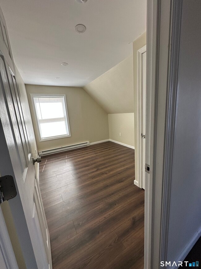 Building Photo - 567 Howe Ave