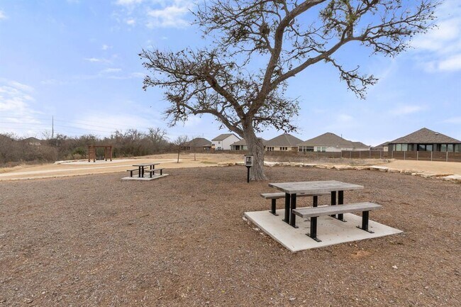 Building Photo - 102 Hedge Grn Holw