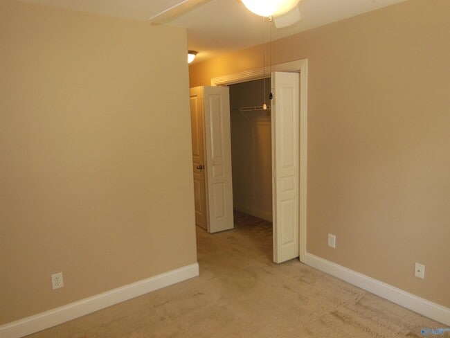 Building Photo - 2604 Little Cove Rd