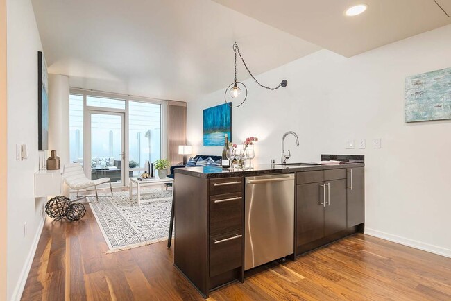 Building Photo - 1 Bed + Office/Den, 1 Bath - Luxury SOMA C...