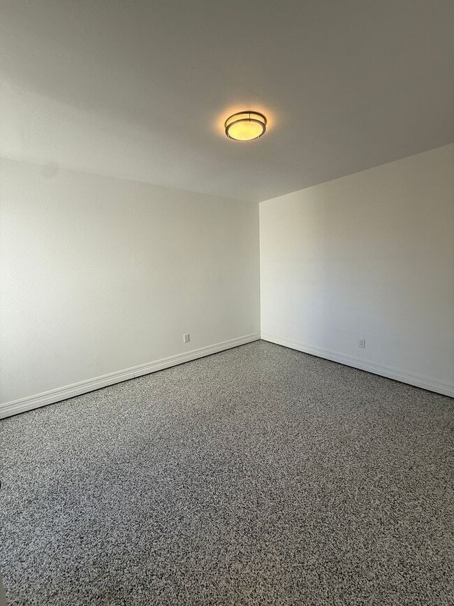 Building Photo - 4 BEDROOM IN RANCHO SERENO - FRESHLY REMODELED