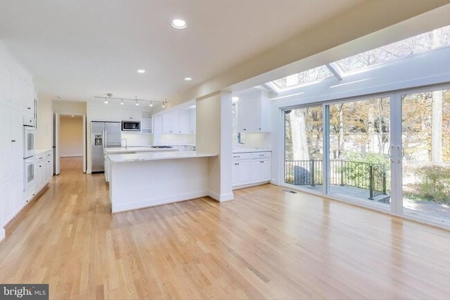 Building Photo - 4001 N Ridgeview Rd