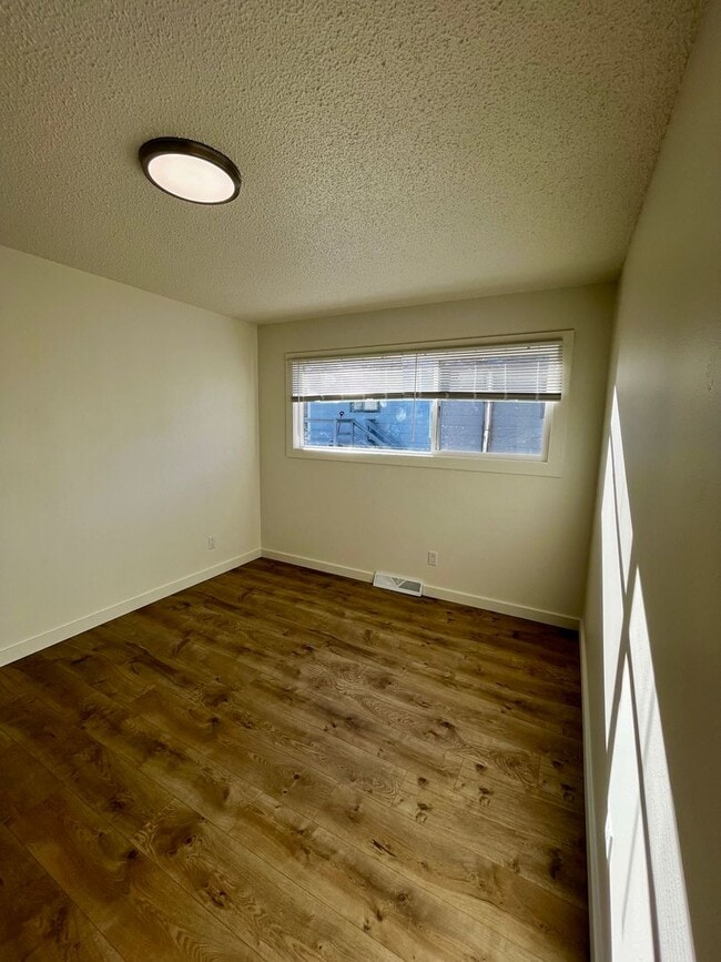 Building Photo - Fully Renovated 4-Bedroom Home, Plus an Office & Two Living/Family Rooms in Prime Bozeman Location