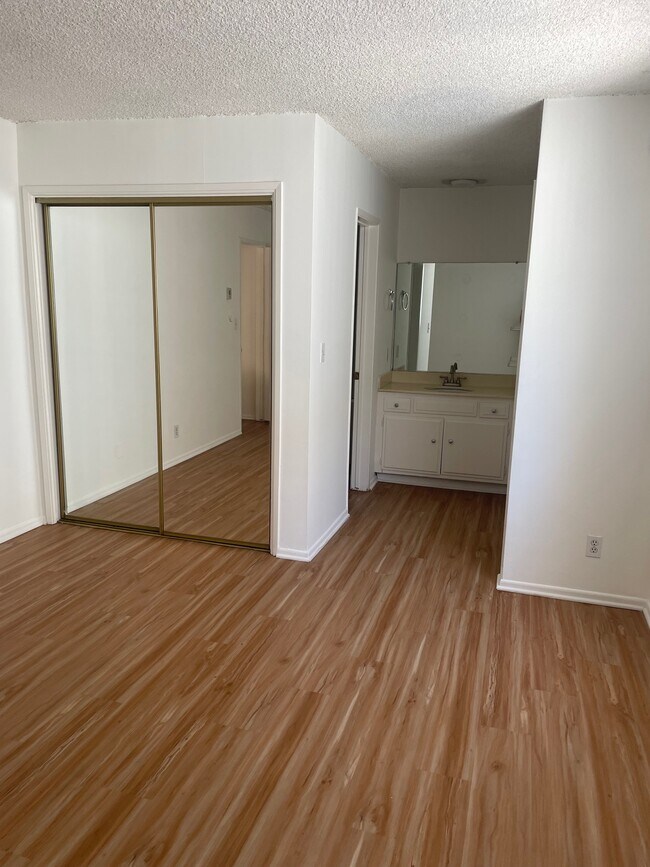 Building Photo - 11515 Ohio Ave