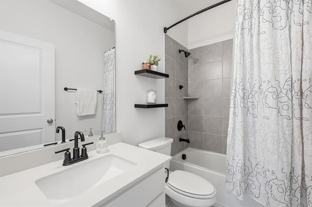 Building Photo - 2320 Stella Ln