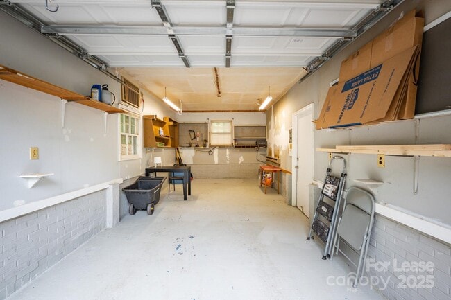 Building Photo - 901 Winter Wood Dr