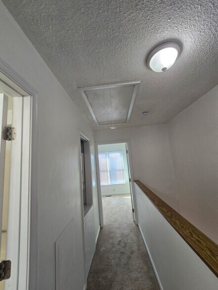 Building Photo - 2062 Elmhurst Ln