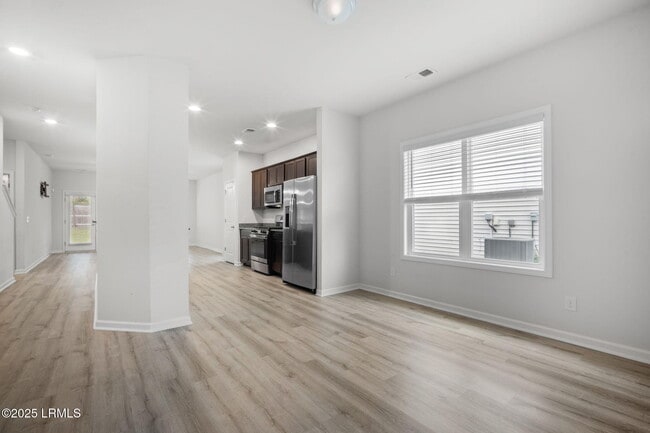 Building Photo - 98 Great Bend Dr