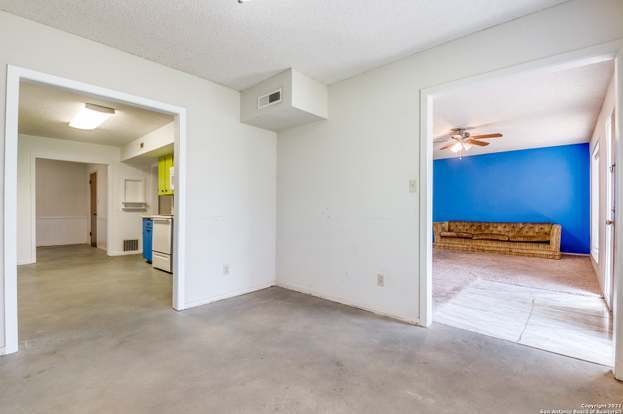 Building Photo - 833 Timber Dr
