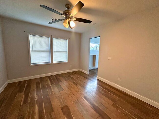 Building Photo - 1628 NE 12th St