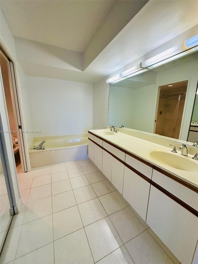 Building Photo - 19101 NE 36th Pl