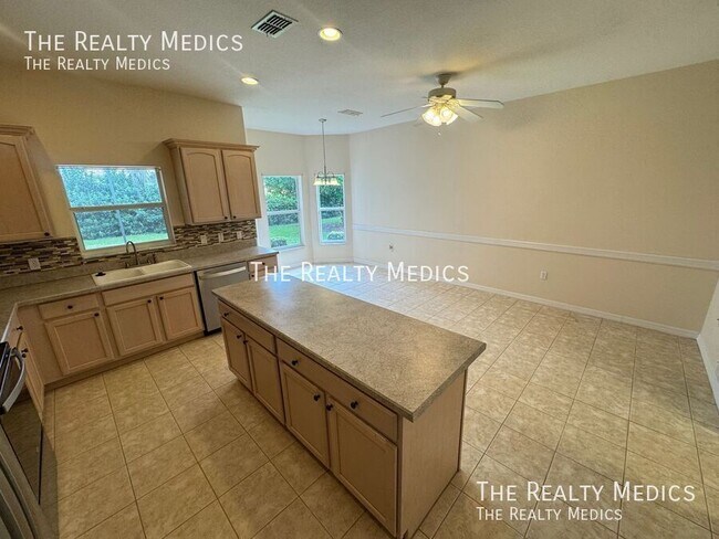 Building Photo - 202 Nova Ave