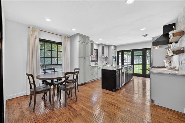 Building Photo - 304 Appian Way