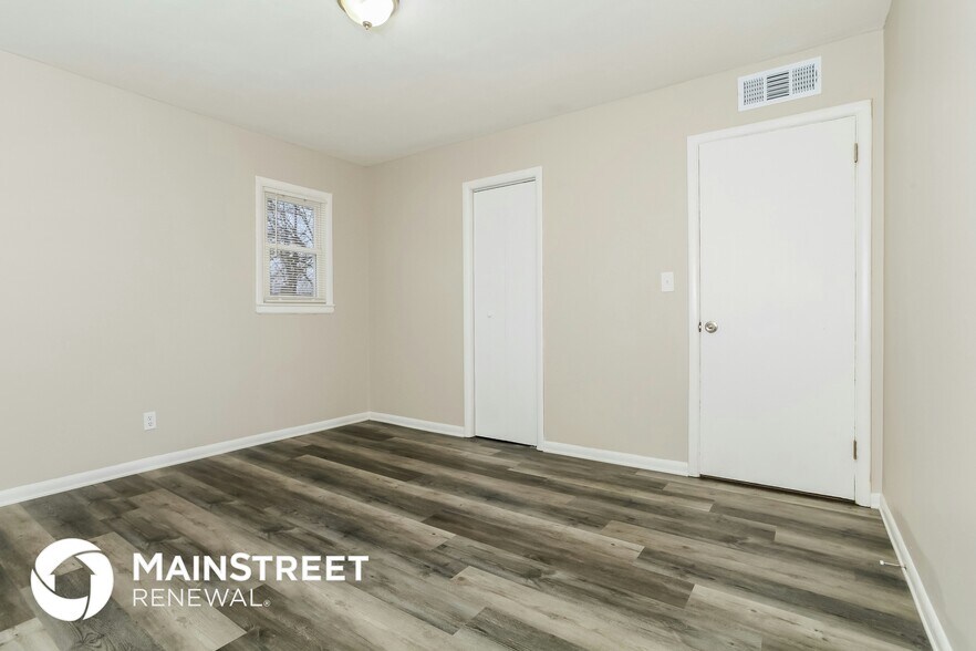 Building Photo - 5413 Sir Barton Rd