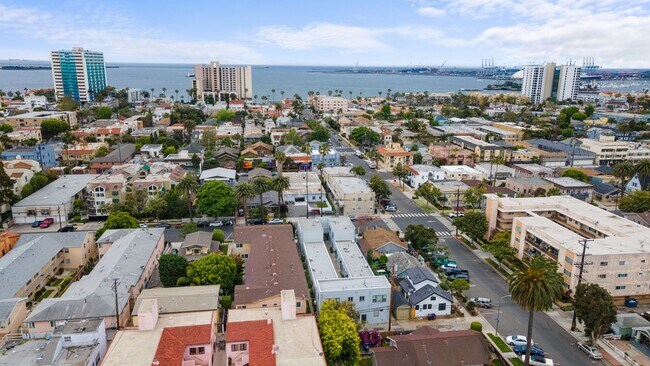 Building Photo - 1711 E Appleton St