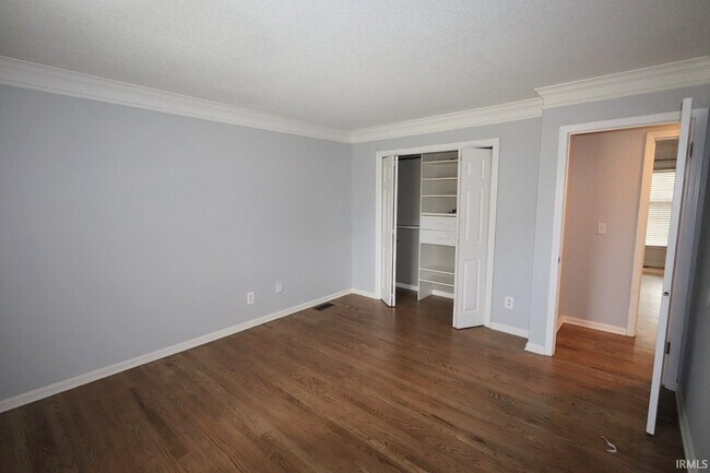 Building Photo - 8231 Lake Terrace Dr