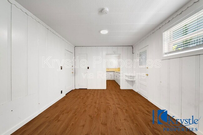 Building Photo - 619 Virginia St