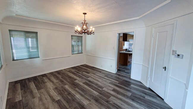 Building Photo - Large 3 Bedroom 2 Bath House!