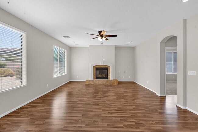 Building Photo - 2032 S Sabrina