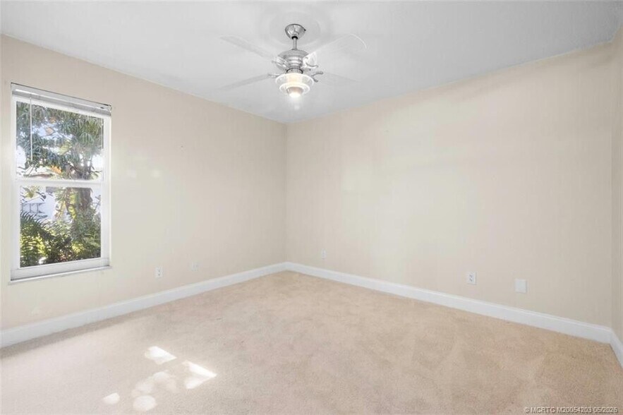 Building Photo - 3074 NE Loquat Ln