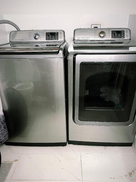 Wahser&Dryer in bathroom - 100 Ledgewood Dr