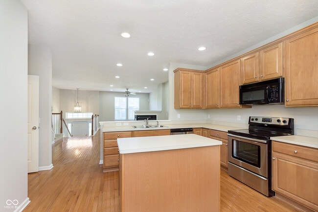Building Photo - 8333 Clayhurst Dr