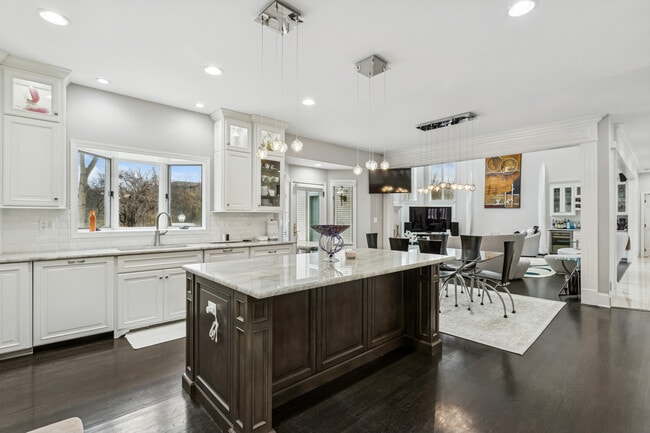 Building Photo - 9200 Falling Waters Dr W