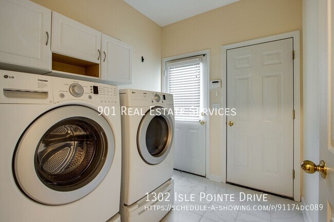 Building Photo - 1302 Isle Pointe Dr